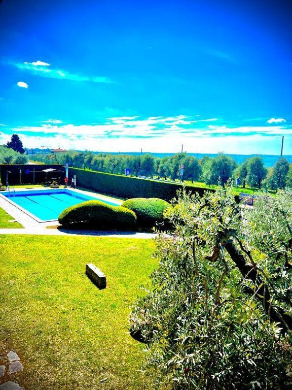 Welcome Traveller Charm Costabella