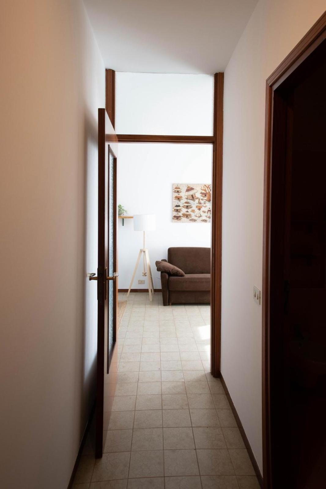 Welcome Traveller Charm Costabella Bardolino